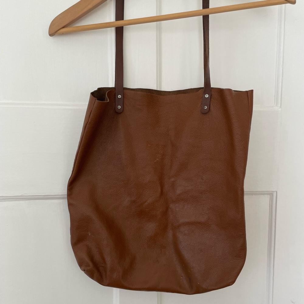 Vintage brown leather shoulder bag